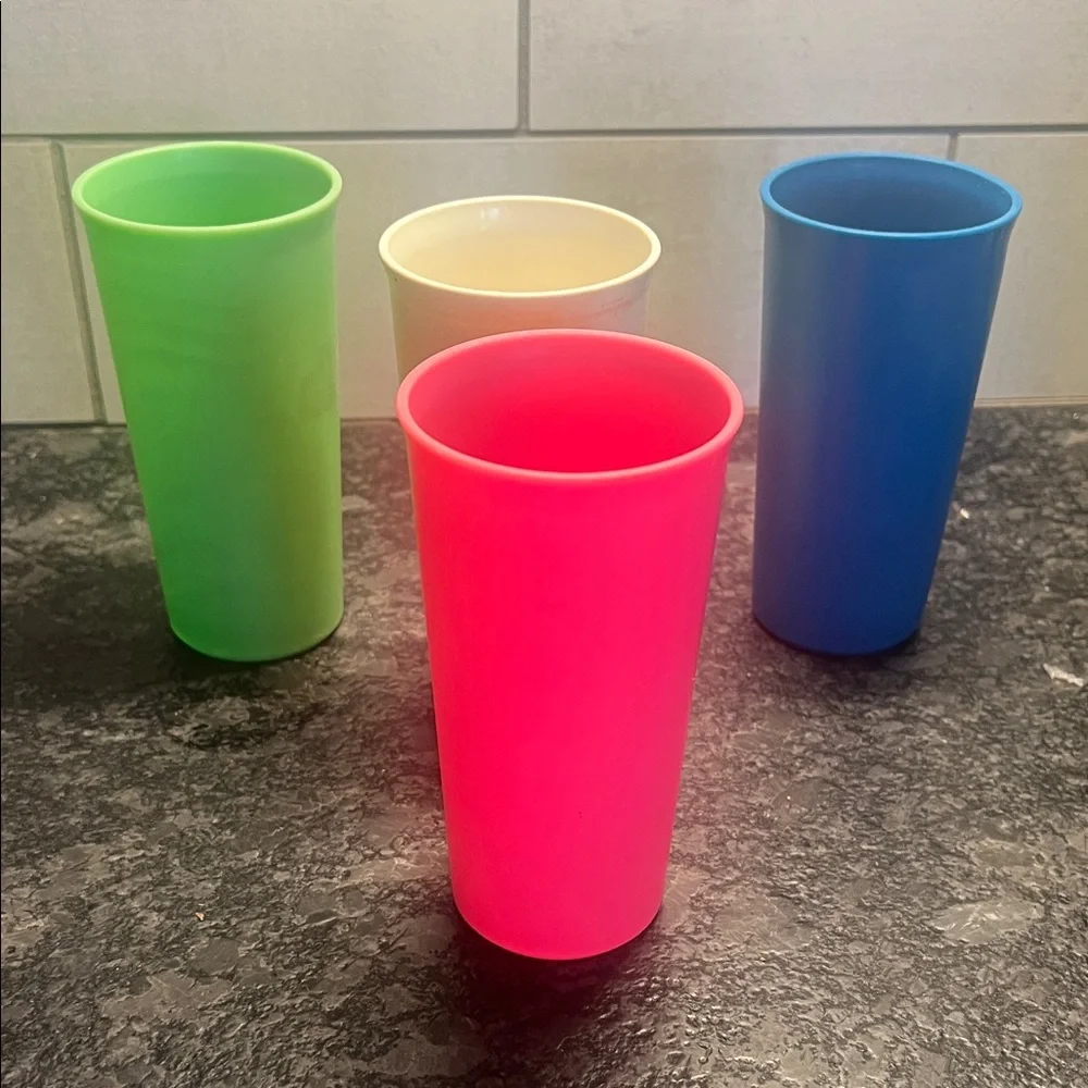 Set of 4 9oz Tupperware Vibrant Multicolor Tumbler Set. Great shape